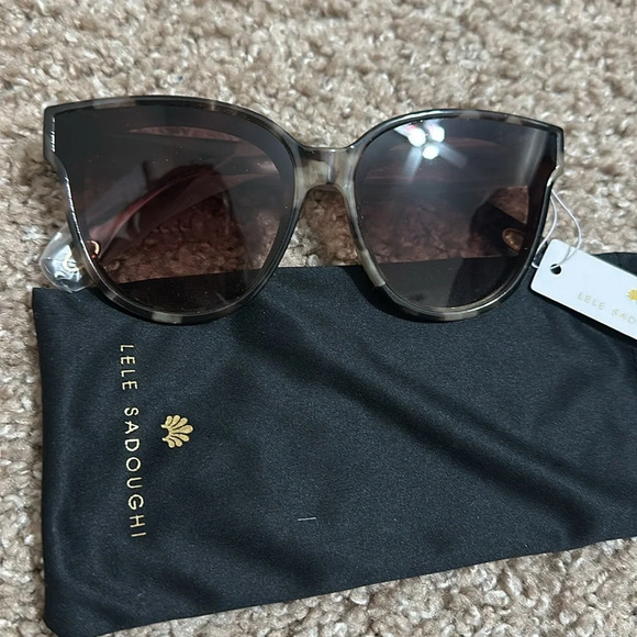 Lele Sadoughi - Picture 3 of 5